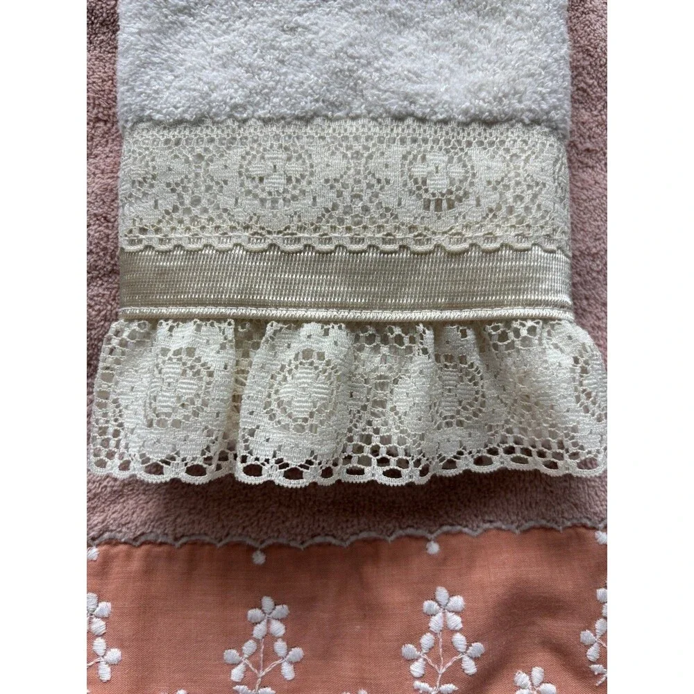 VTG Decorative Cottagecore Bath Towels Mismatch Pair Peach Cream Ruffle Fluffy